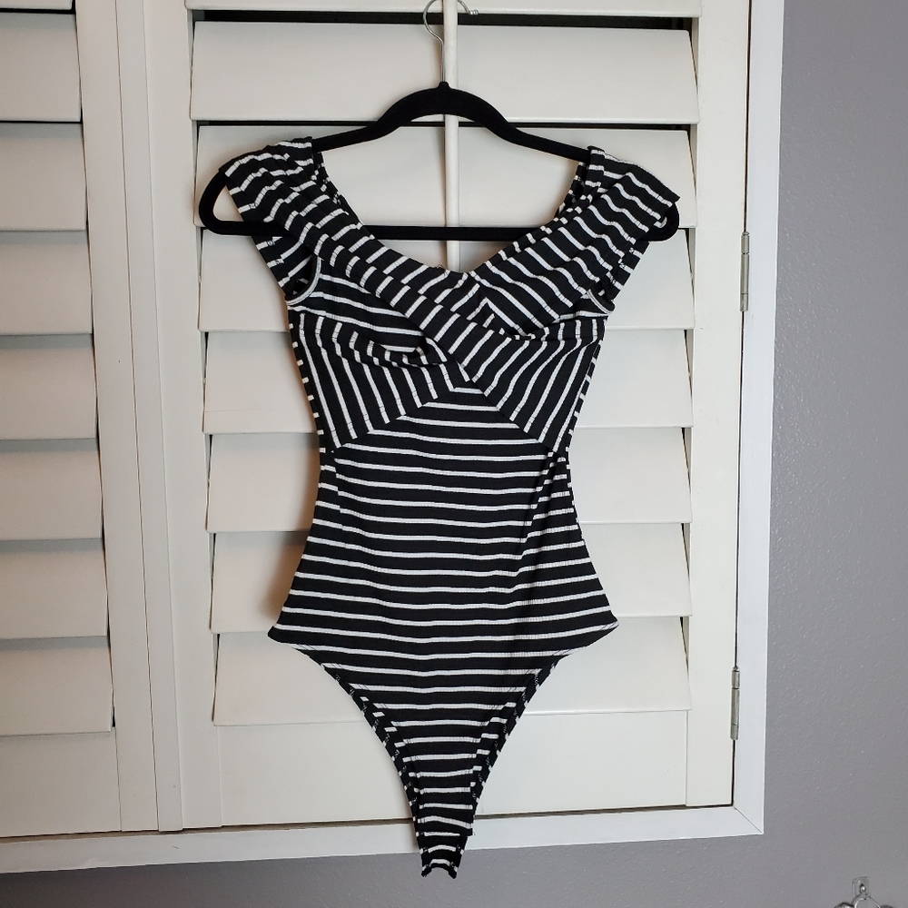 🏝Striped body suit🏝